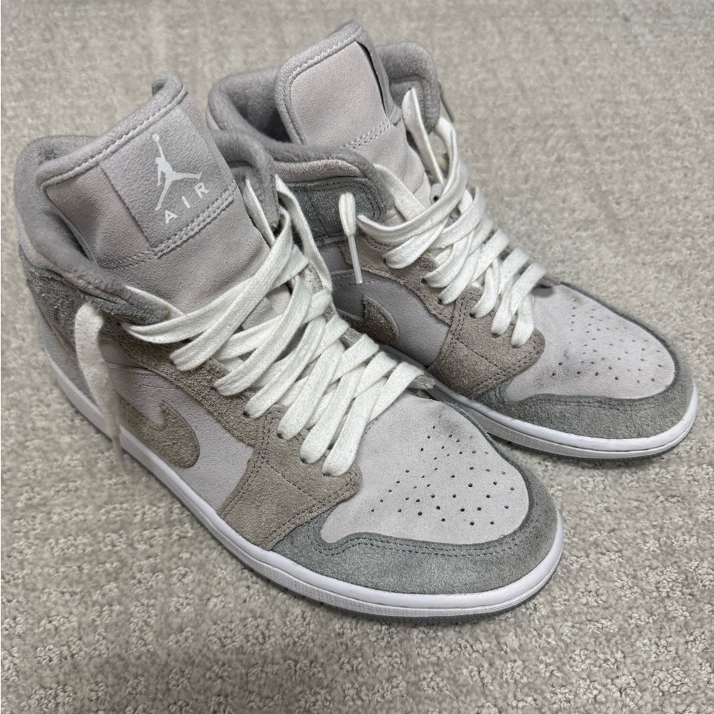 Women’s Nike Vintage Air Jordan’s Size 9